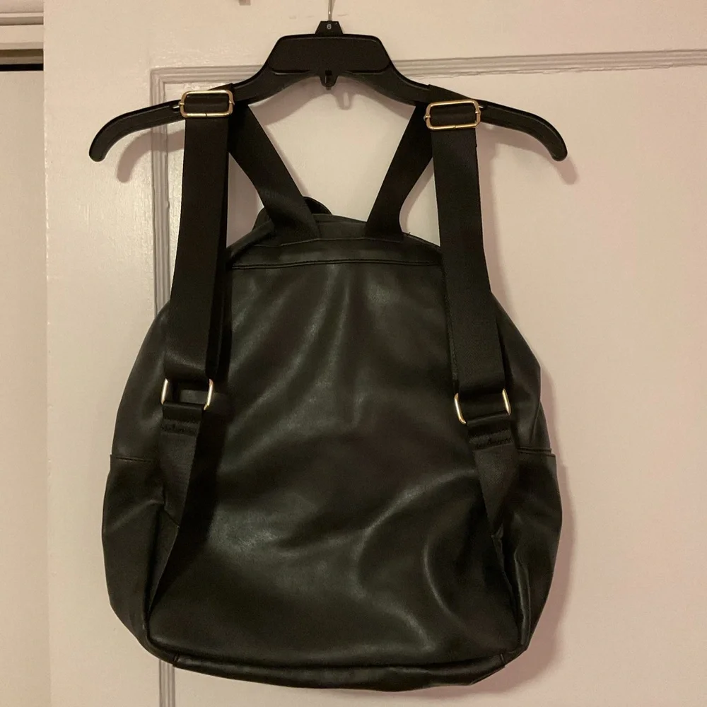 Backpack - Picture 2 of 4